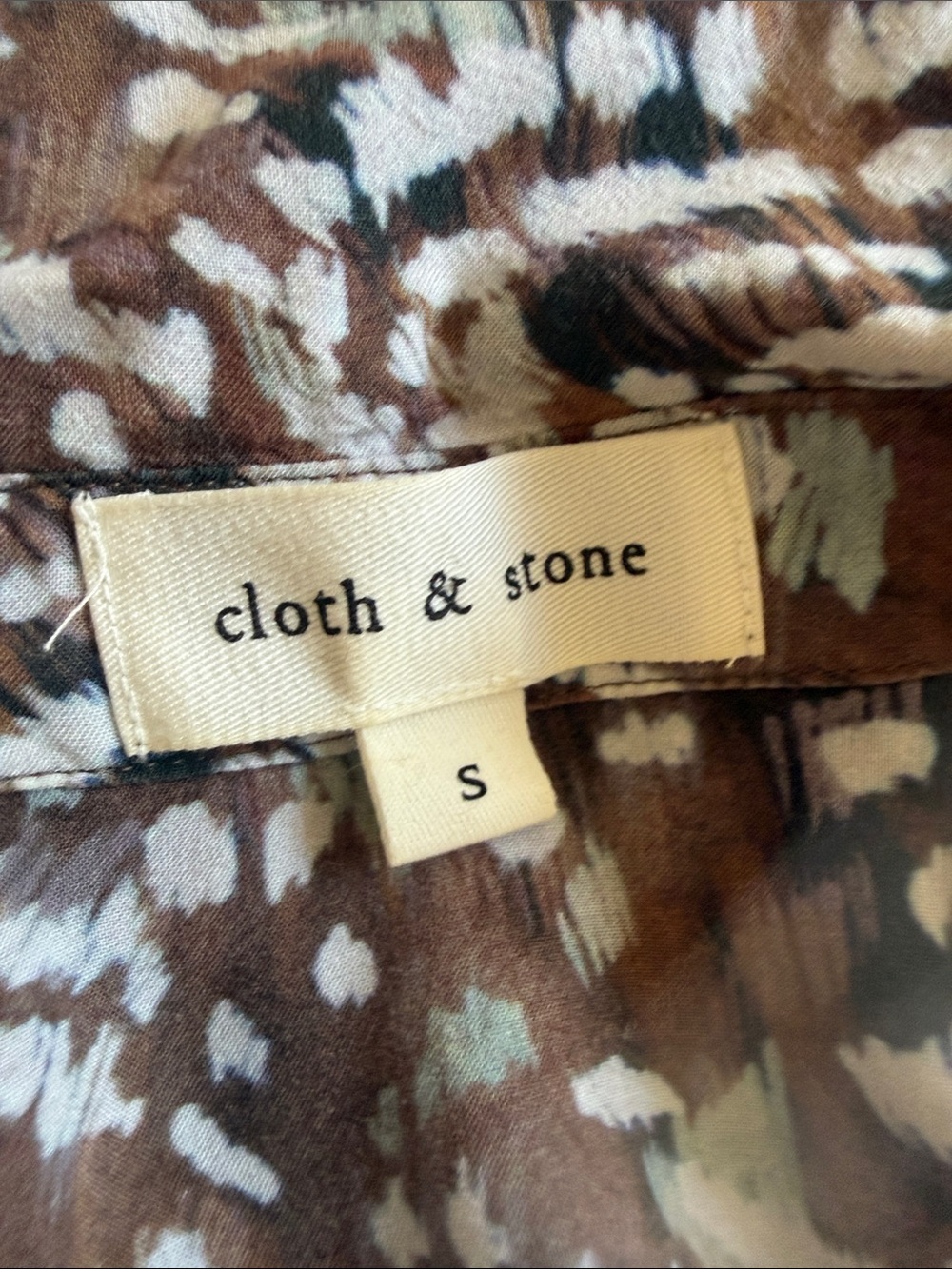 Cloth & Stone Printed button-up blouse - Picture 6 of 7
